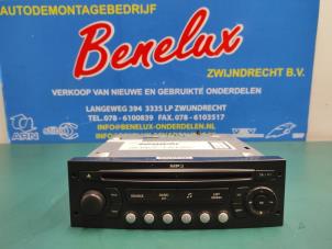 Usados Reproductor de CD y radio Peugeot 307 CC (3B) 2.0 16V Precio de solicitud ofrecido por Benelux Zwijndrecht B.V.