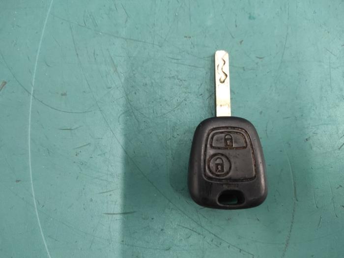 Zündschloss+Schlüssel van een Toyota Aygo (B10) 1.0 12V VVT-i 2009