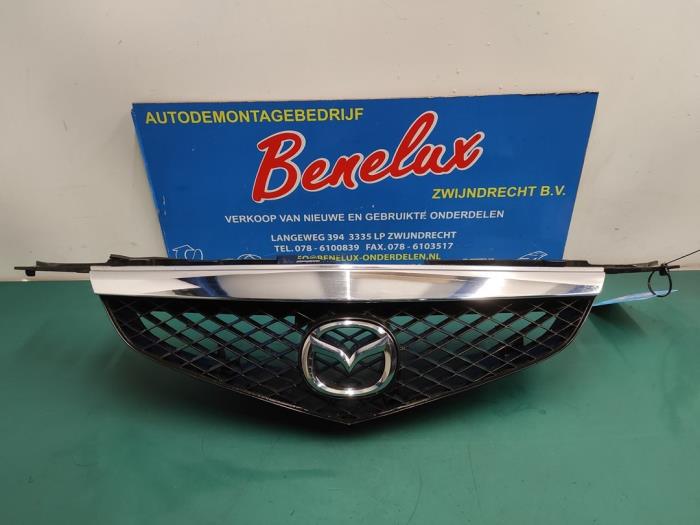 Używane Grill Mazda Premacy 1.8 16V Cena na żądanie oferowane przez Benelux Zwijndrecht B.V.