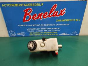 Używane Glówny cylinder hamulcowy Renault Captur (2R) 1.5 Energy dCi 90 FAP Cena na żądanie oferowane przez Benelux Zwijndrecht B.V.
