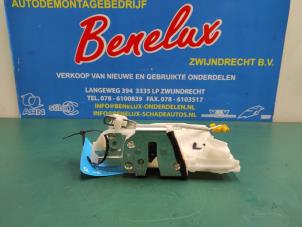 Usagé Serrure portière mécanique 4portes avant gauche Opel Agila (B) 1.0 12V ecoFLEX Prix sur demande proposé par Benelux Zwijndrecht B.V.