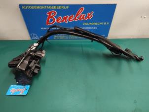 Used Convertible top hinge BMW 3 serie Touring (E91) 318d 16V Price on request offered by Benelux Zwijndrecht B.V.