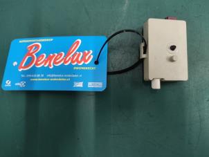 Used Antenna Amplifier BMW 3 serie (E93) 335i 24V Price on request offered by Benelux Zwijndrecht B.V.
