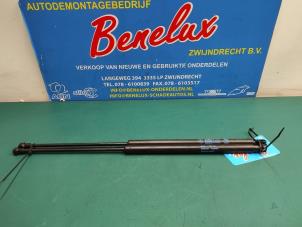 Used Set of tailgate gas struts BMW 3 serie (E36/2C) 325i 24V Price on request offered by Benelux Zwijndrecht B.V.