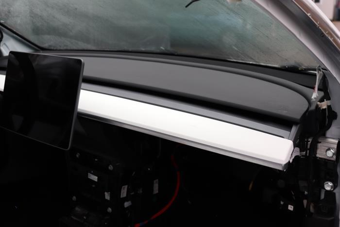 Usados Salpicadero Tesla Model 3 EV Precio de solicitud ofrecido por Benelux Zwijndrecht B.V.