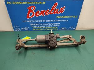 Used Wiper motor + mechanism Volkswagen Polo IV (9N1/2/3) 1.6 16V Price on request offered by Benelux Zwijndrecht B.V.