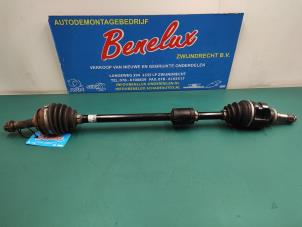 Used Front drive shaft, right Toyota Yaris III (P13) 1.5 16V Hybrid Price on request offered by Benelux Zwijndrecht B.V.
