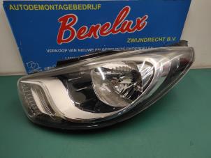 Used Headlight, left Hyundai i10 (F5) 1.0i 12V Price on request offered by Benelux Zwijndrecht B.V.