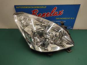 Used Headlight, right Toyota Corolla Verso (R10/11) 1.6 16V VVT-i Price on request offered by Benelux Zwijndrecht B.V.