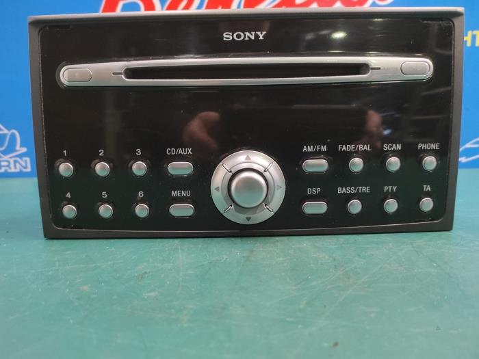 Radio CD player from a Ford Focus 2 Wagon 1.6 Ti-VCT 16V 2005