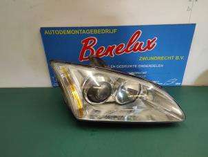 Used Headlight, right Ford Focus 2 Wagon 1.6 Ti-VCT 16V Price on request offered by Benelux Zwijndrecht B.V.