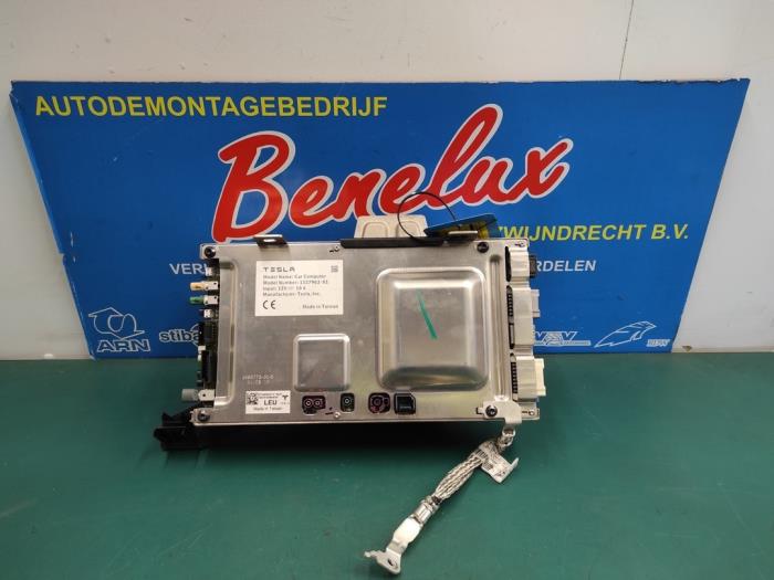 Used On-board computer Tesla Model 3 Long Range AWD 75 kWh Price on request offered by Benelux Zwijndrecht B.V.