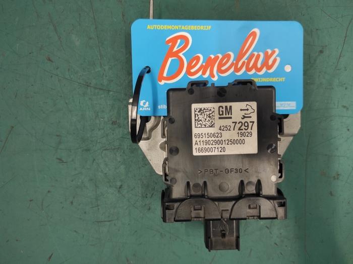 Używane Klakson Opel Ampera-e Ampera-e Cena na żądanie oferowane przez Benelux Zwijndrecht B.V.