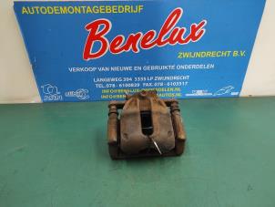 Used Front brake calliper, right Renault Clio IV Estate/Grandtour (7R) 0.9 Energy TCE 12V Price on request offered by Benelux Zwijndrecht B.V.