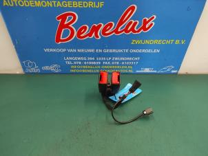 Used Rear seatbelt buckle, centre Ford Mondeo V Wagon 2.0 TDCi 150 16V Price on request offered by Benelux Zwijndrecht B.V.