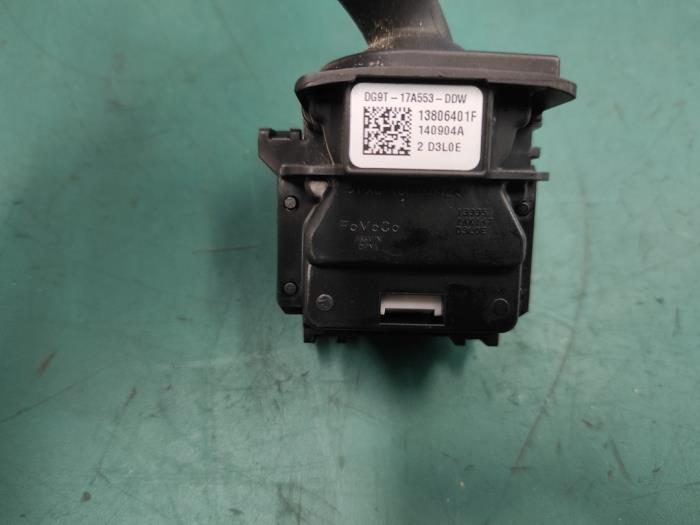 Interruptor de limpiaparabrisas de un Ford Mondeo V Wagon 2.0 TDCi 150 16V 2015