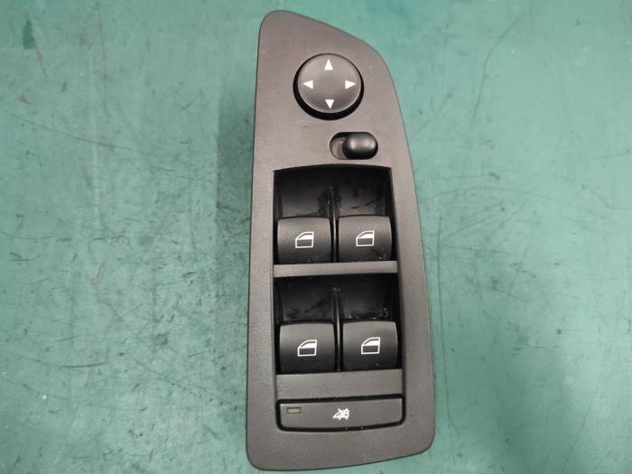 Interruptor de ventanilla eléctrica de un BMW 1 serie (E87/87N) 116i 1.6 16V 2008