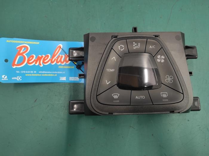 Air conditioning control panel from a Toyota Aygo (B40) 1.0 12V VVT-i 2016