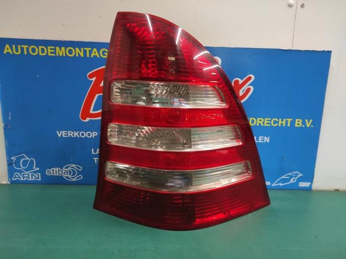 Taillight, right from a Mercedes-Benz C Combi (S203) 2.2 C-200 CDI 16V 2005