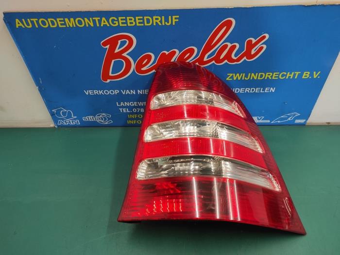 Taillight, right from a Mercedes-Benz C Combi (S203) 2.2 C-200 CDI 16V 2005
