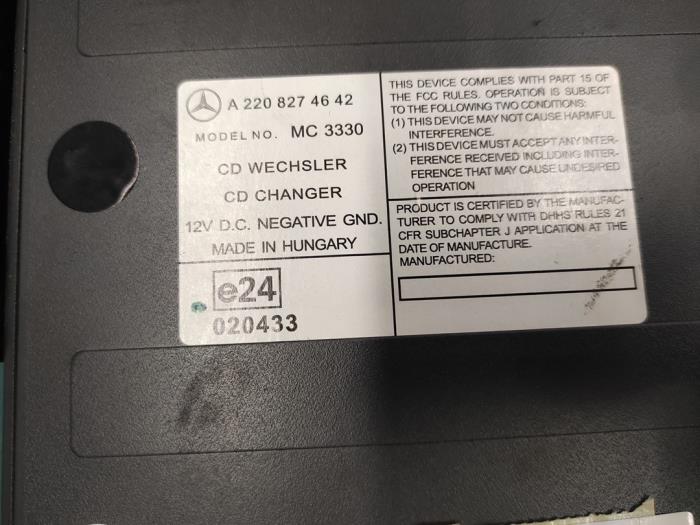 Cambiador de CD de un Mercedes-Benz C Combi (S203) 2.2 C-200 CDI 16V 2005