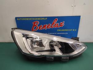 Used Headlight, right Ford Focus 4 1.0 Ti-VCT EcoBoost 12V 125 Price on request offered by Benelux Zwijndrecht B.V.