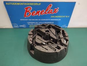 Used Jack set Opel Astra H SW (L35) 1.6 16V Twinport Price on request offered by Benelux Zwijndrecht B.V.