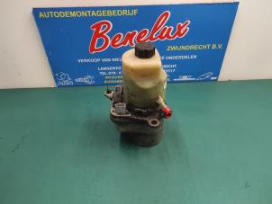 Used Power steering pump Ford Focus 2 Wagon 1.6 TDCi 16V 110 Price on request offered by Benelux Zwijndrecht B.V.