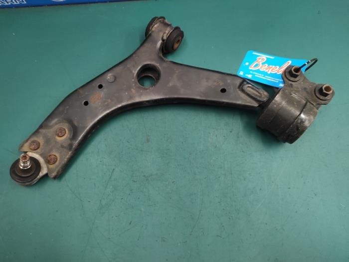 Front wishbone, left from a Ford Focus 2 Wagon 1.6 TDCi 16V 110 2009