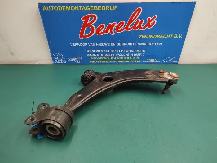 Front wishbone, left from a Ford Focus 2 Wagon 1.6 TDCi 16V 110 2009