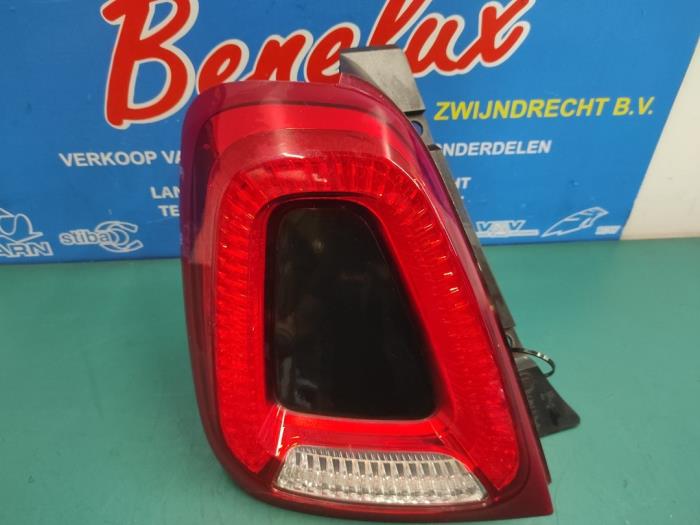 Taillight, left from a Fiat 500 (312) 0.9 TwinAir 80 2016