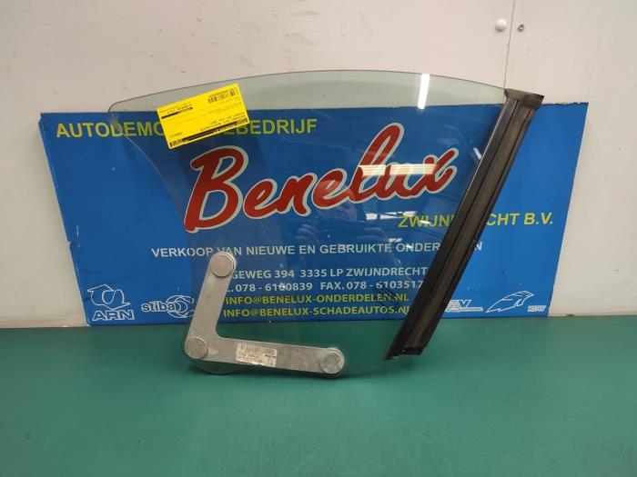 Usados Ventanilla triangular derecha detrás Peugeot 207 CC (WB) 1.6 16V Precio de solicitud ofrecido por Benelux Zwijndrecht B.V.