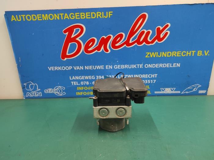 Używane Pompa ABS Mercedes Citan (415.6) 1.5 108 CDI Cena na żądanie oferowane przez Benelux Zwijndrecht B.V.