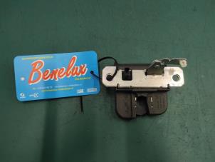 Used Boot lid lock mechanism Volkswagen Polo IV (9N1/2/3) 1.4 16V Price on request offered by Benelux Zwijndrecht B.V.