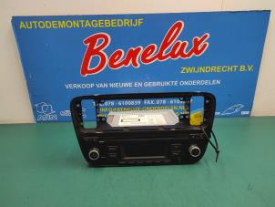 Usagé Radio/Lecteur CD Volkswagen Up! (121) 1.0 12V 60 Prix sur demande proposé par Benelux Zwijndrecht B.V.