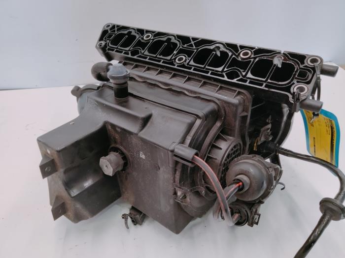 Intake manifold from a Opel Astra H GTC (L08) 1.6 16V 2007