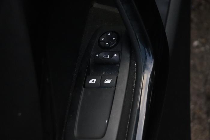 Rétroviseur gauche d'un Peugeot 208 I (CA/CC/CK/CL) 1.2 Vti 12V PureTech 82 2017