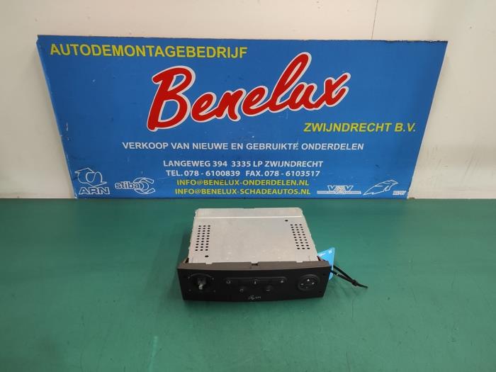 Begagnade GPS-modul Renault Megane II CC (EM) 1.6 16V Pris på förfrågan erbjuds av Benelux Zwijndrecht B.V.