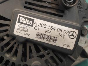 Dynamo från en Mercedes-Benz A (W169) 1.5 A-150 3-Drs. 2004