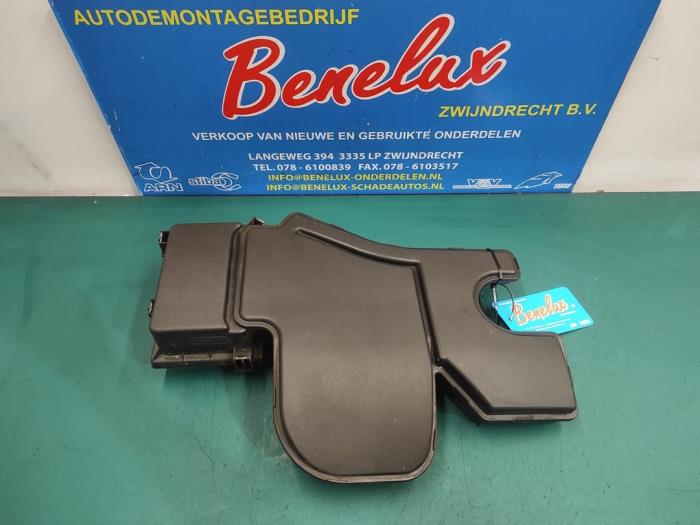 Gebrauchte Luftfiltergehäuse Peugeot 108 1.0 12V Preis auf Anfrage angeboten von Benelux Zwijndrecht B.V.