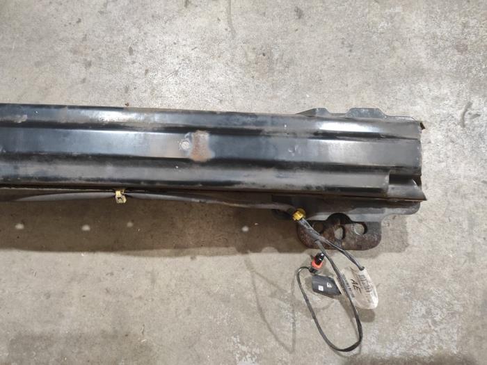 Front bumper frame from a Ford Fiesta 5 (JD/JH) 1.6 16V 2003