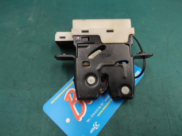 Boot lid lock mechanism Nissan Micra 1.2 16V 00000