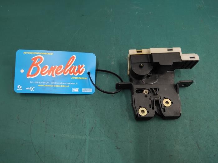 Boot lid lock mechanism Nissan Micra 1.2 16V 00000