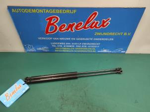 Used Set of gas struts for boot Renault Twingo III (AH) 1.0 SCe 70 12V Price on request offered by Benelux Zwijndrecht B.V.