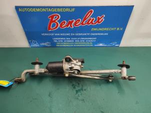 Used Wiper motor + mechanism Nissan NV 200 (M20M) 1.5 dCi 110 Price on request offered by Benelux Zwijndrecht B.V.