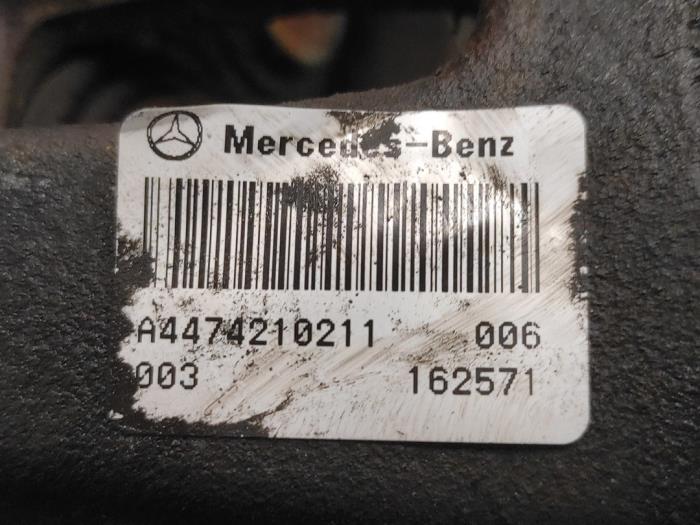 Bremszange links vorne van een Mercedes-Benz Vito (447.6) 1.6 111 CDI 16V 2017
