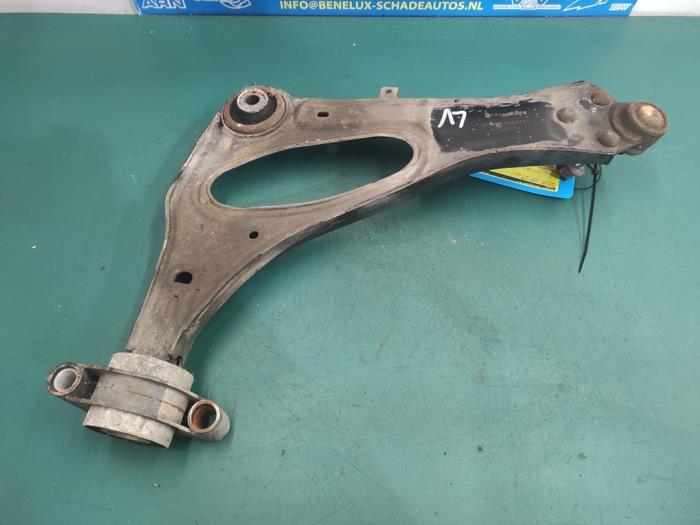 Front wishbone, left from a Mercedes-Benz Vito (447.6) 1.6 111 CDI 16V 2017