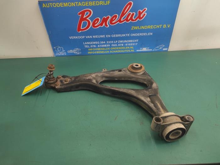 Front wishbone, left from a Mercedes-Benz Vito (447.6) 1.6 111 CDI 16V 2017