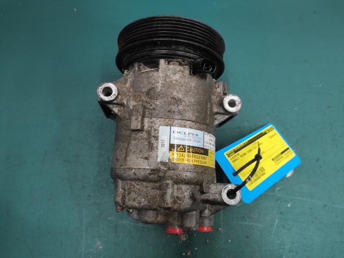 Air conditioning pump from a Renault Scénic II (JM) 1.6 16V 2004