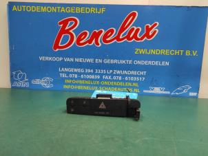 Usados Interruptor de luz de pánico Seat Ibiza IV (6J5) 1.6 16V Precio de solicitud ofrecido por Benelux Zwijndrecht B.V.